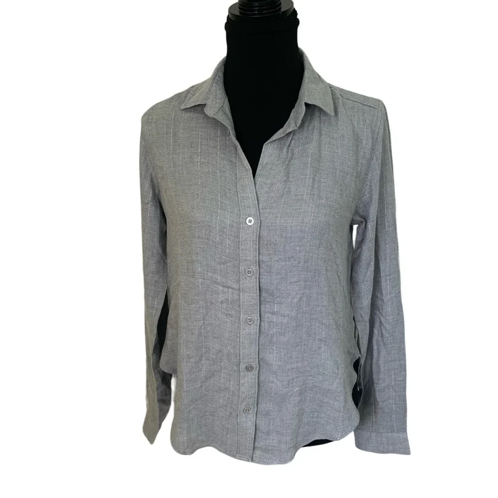 NWT Chelsea & Violet Shimmery Gray Top XS - Picture 1 of 6
